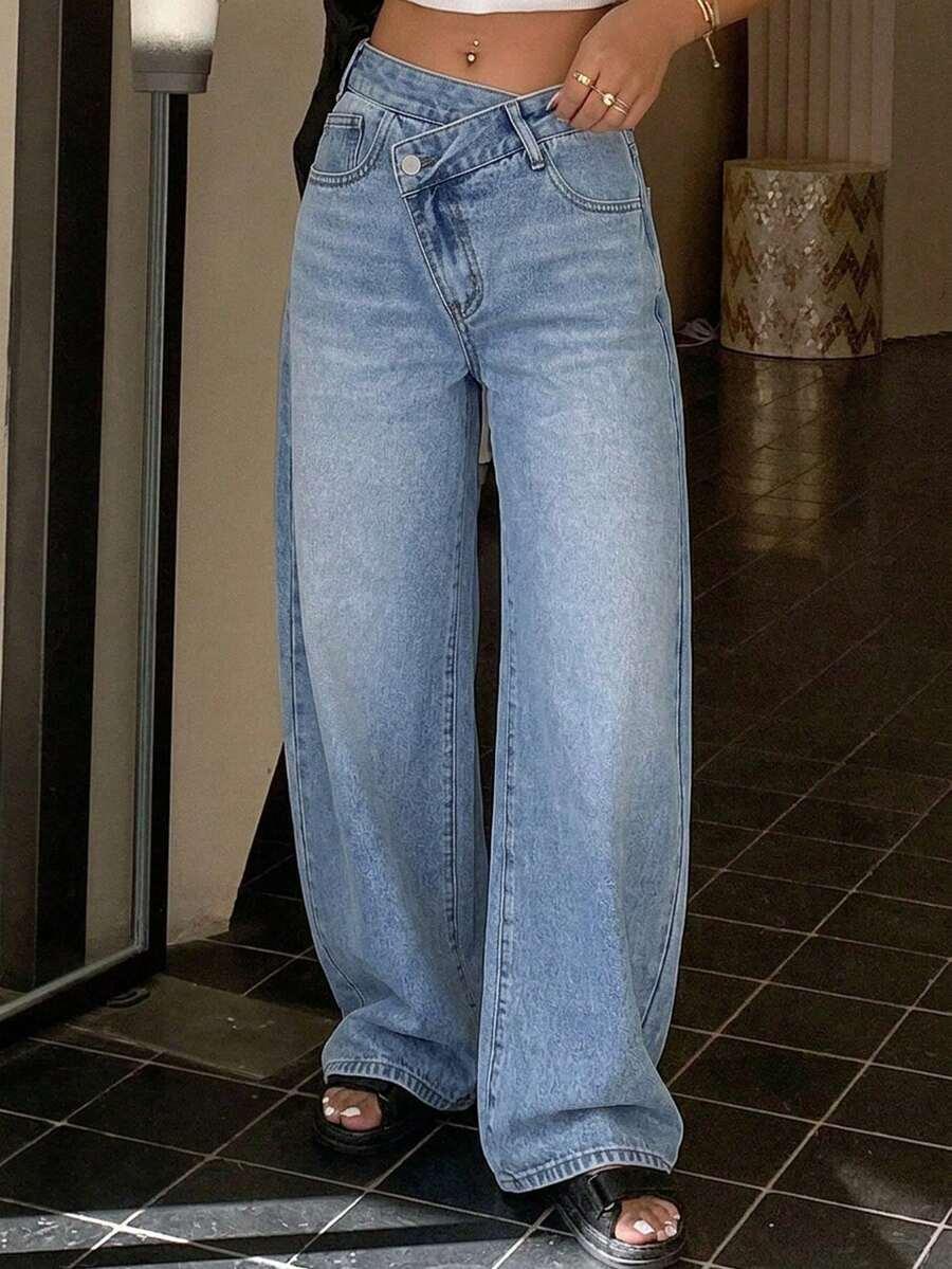 niebieskie spodnie jeans