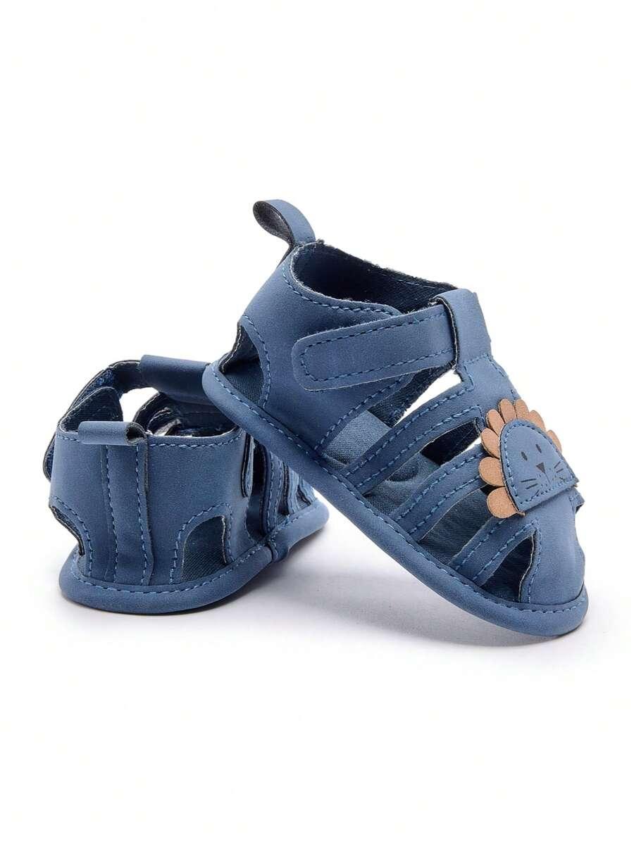 niebieskie sandały na rzepy wzór