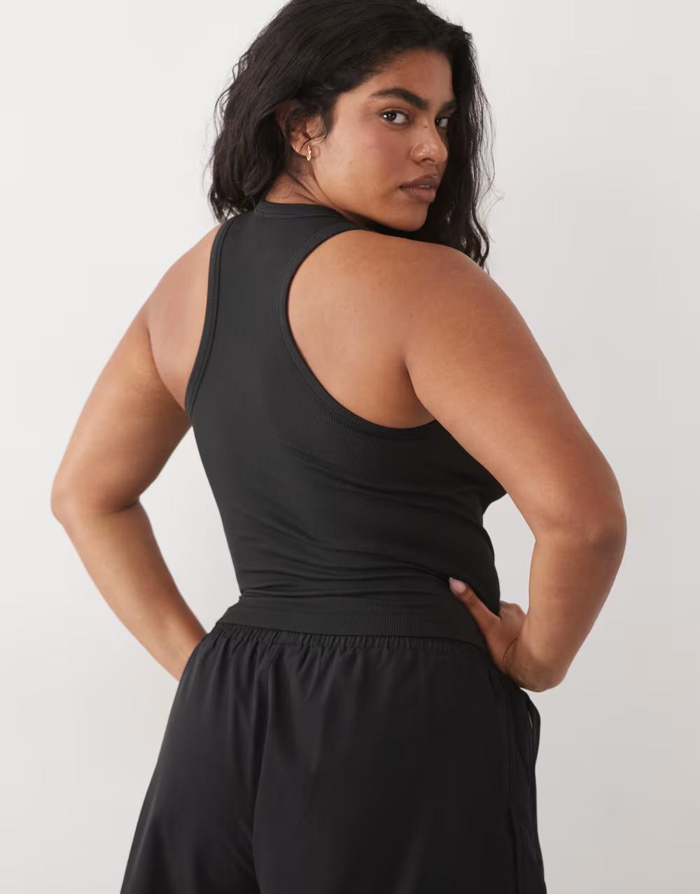 czarny sportowy top