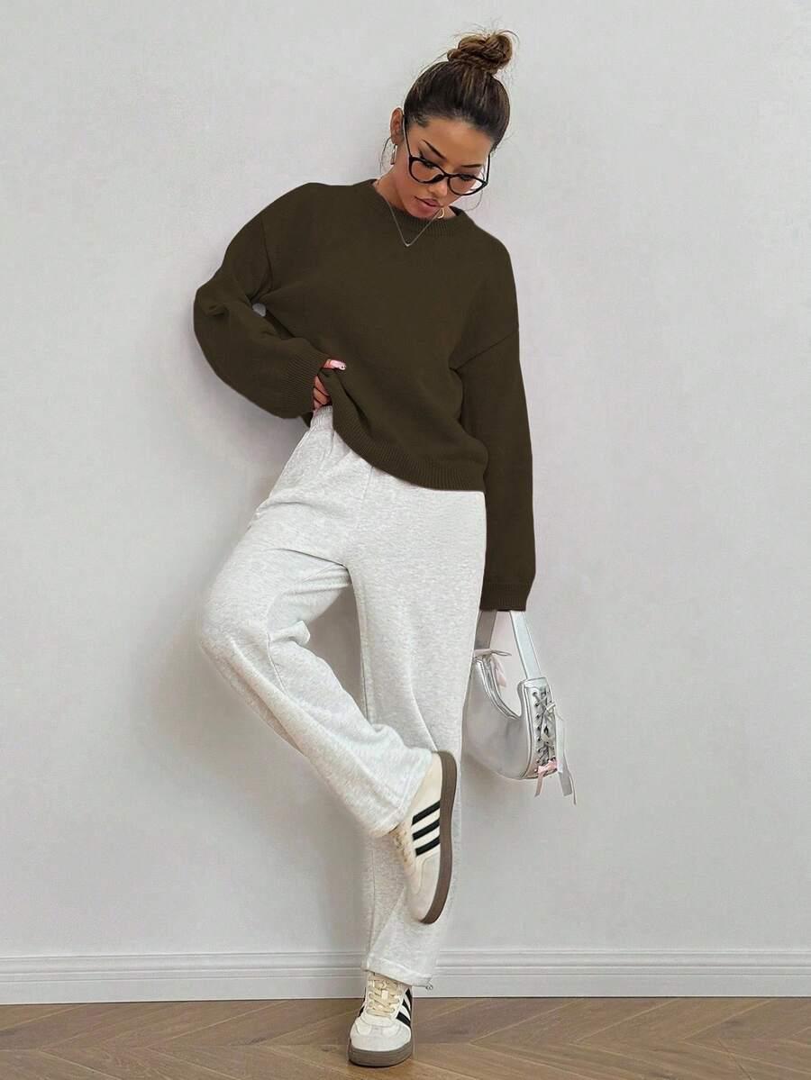 brązowy sweter okrągły dekolt