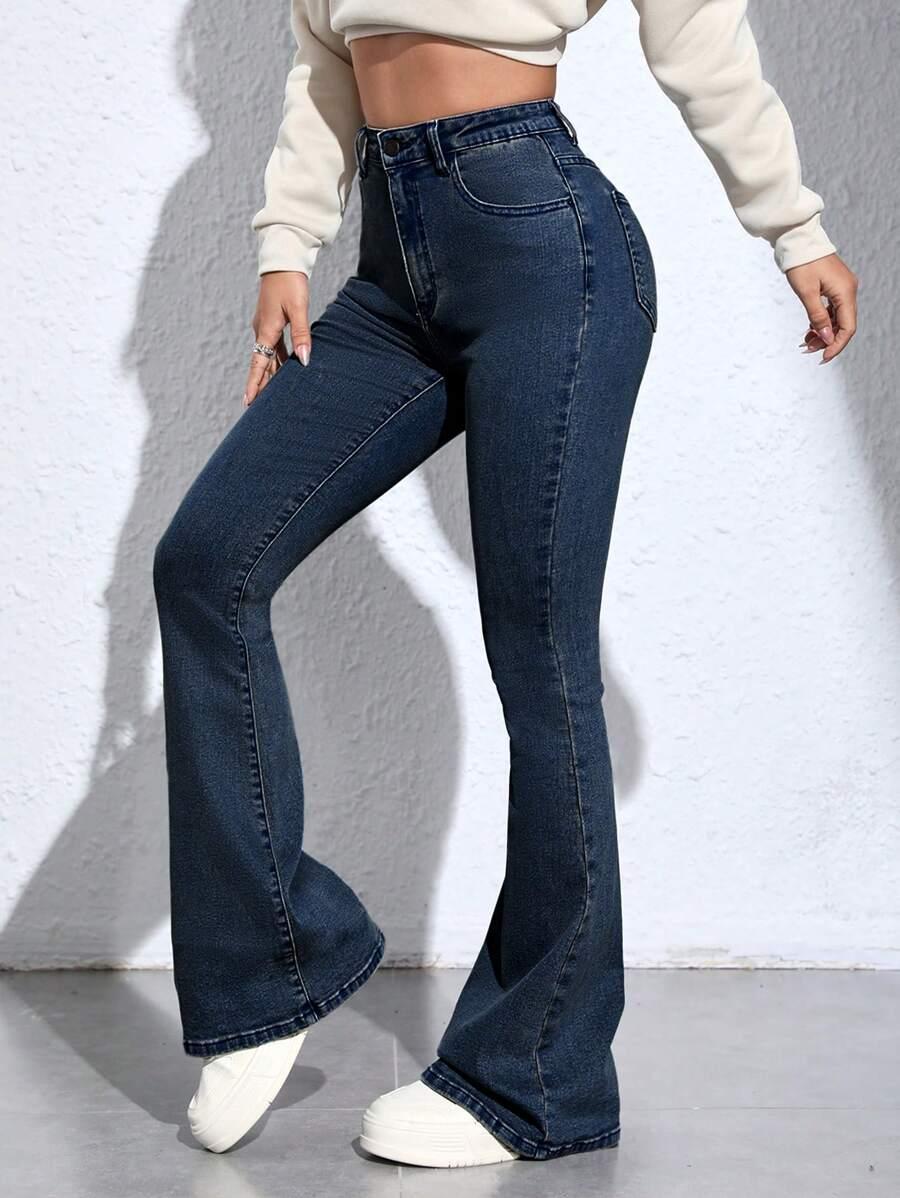 niebieskie spodnie jeans 