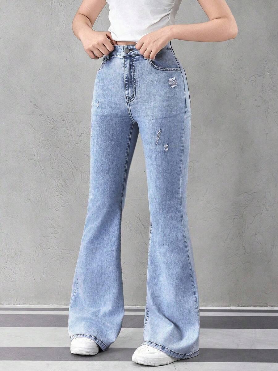 niebieskie spodnie jeans 