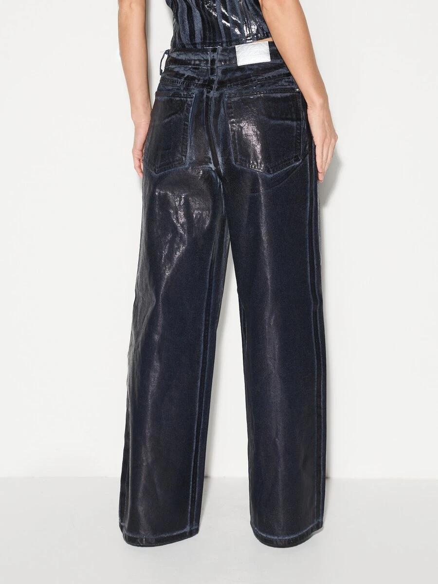 granatowe spodnie jeans