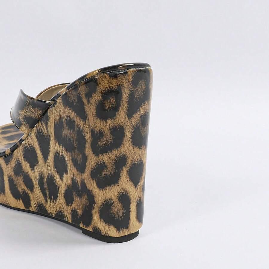 klapki na koturnie animal print