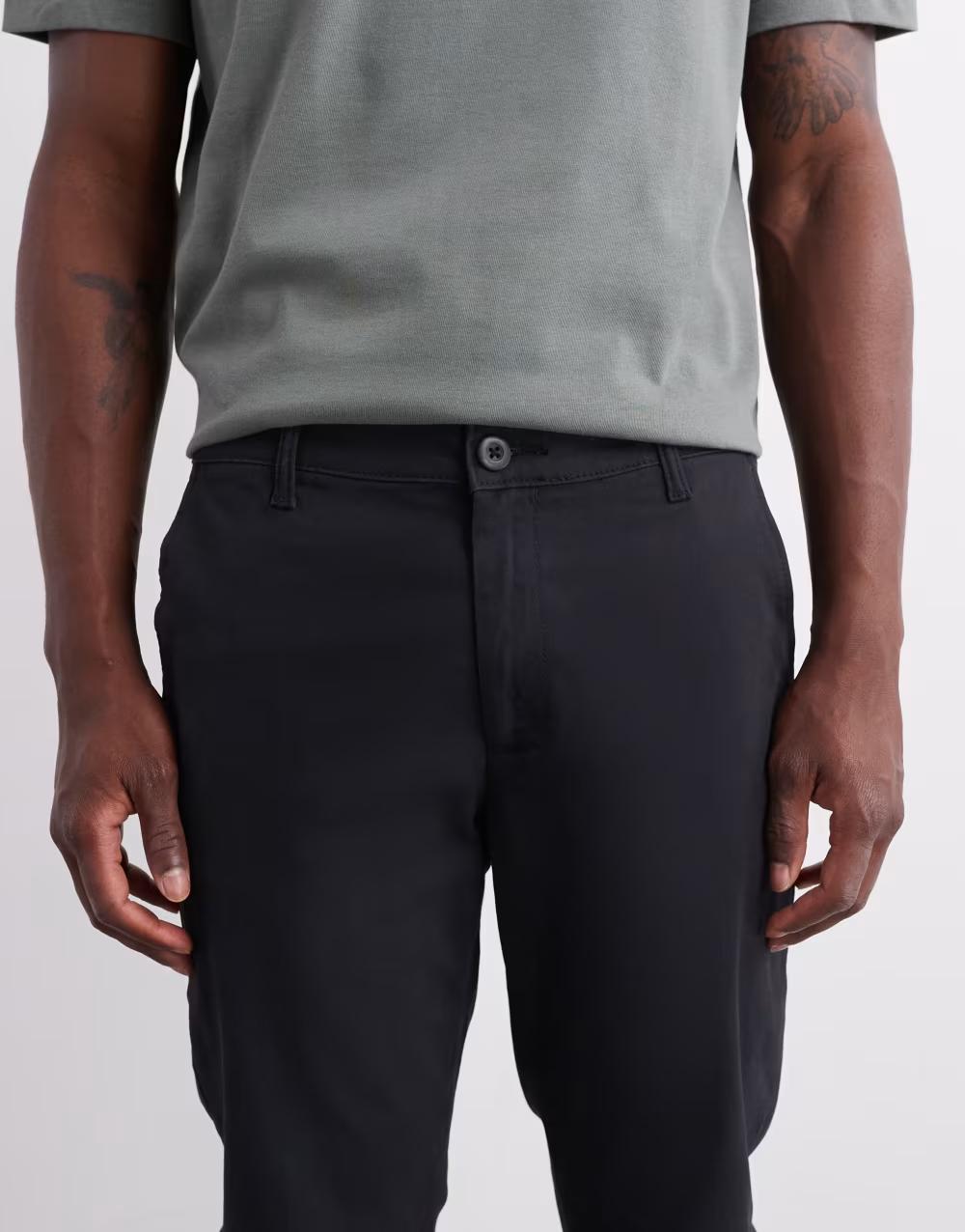 czarne spodnie jeans kieszenie