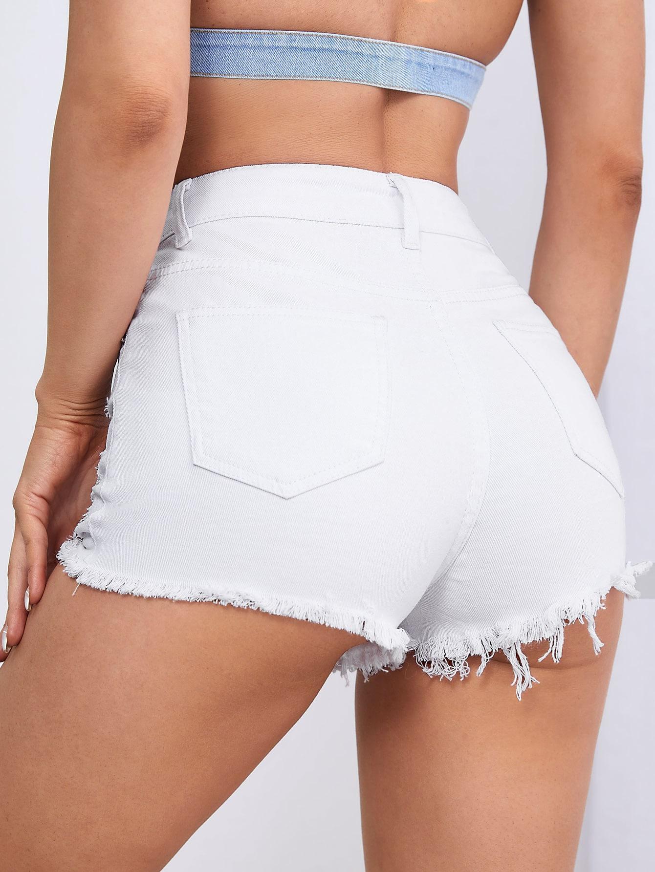 białe spodenki jeans