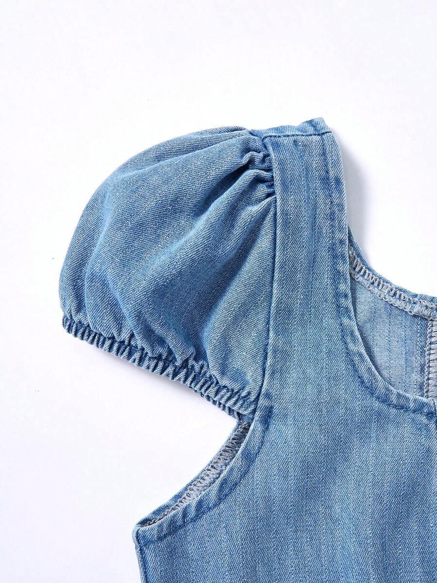 niebieski kombinezon jeans