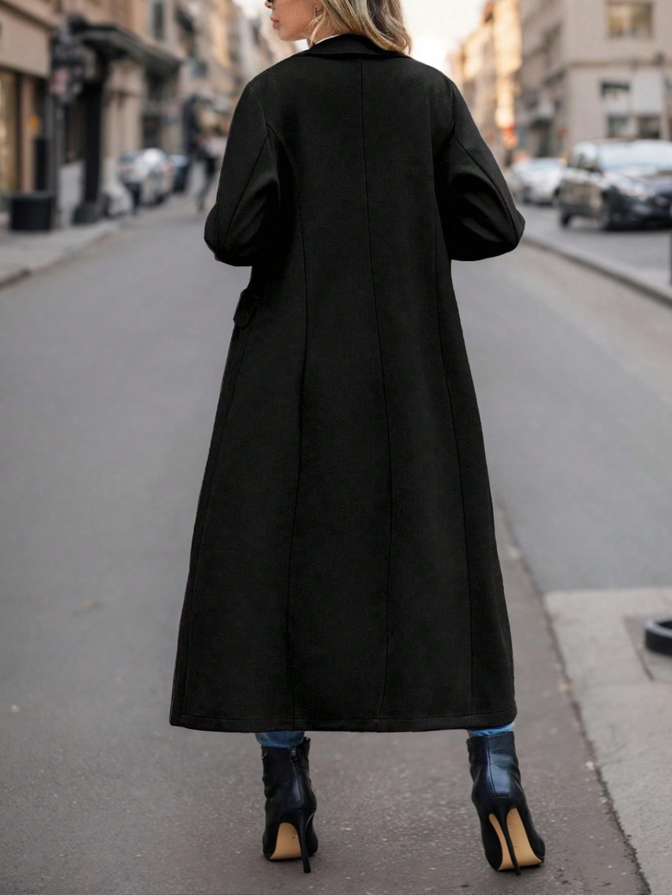 klasyczny dwurzędowy czarny płaszcz