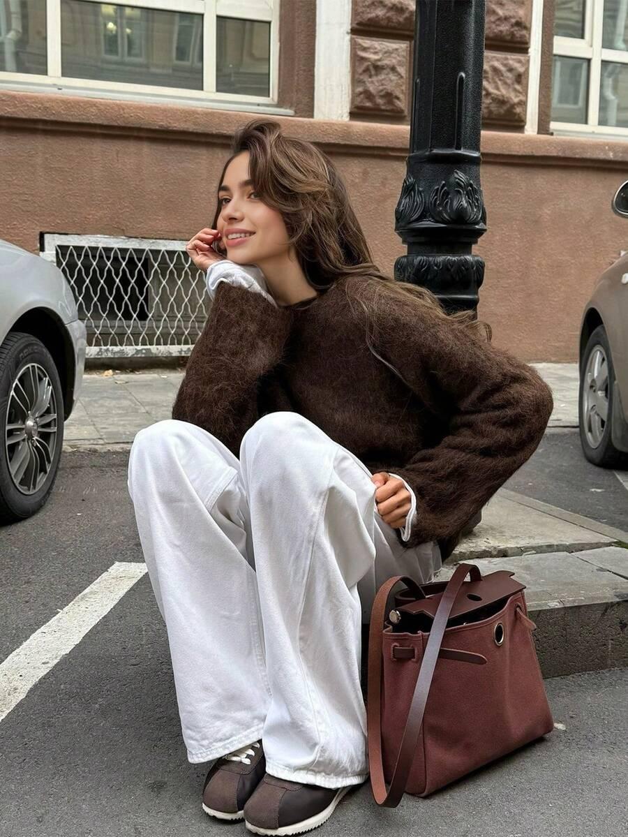 BRĄZOWY SWETER Z DOMIESZKĄ WEŁNY