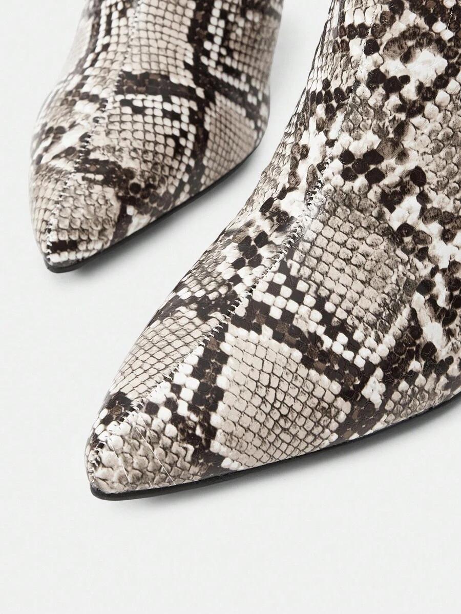 KOZAKI NA OBCASIE ANIMAL PRINT