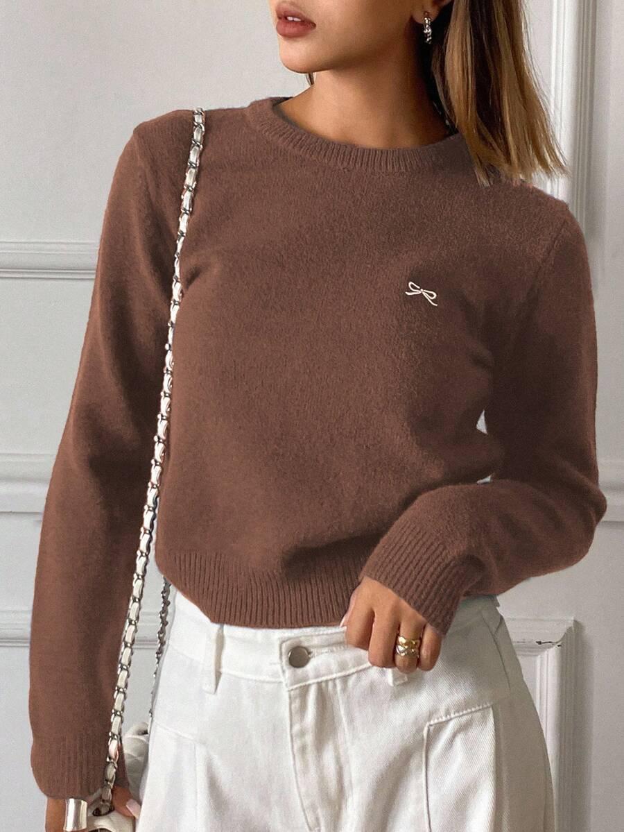 brązowy sweter okrągły dekolt