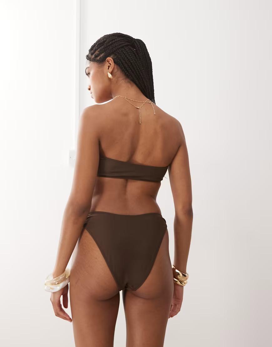 BRĄZOWA GÓRA OD BIKINI 