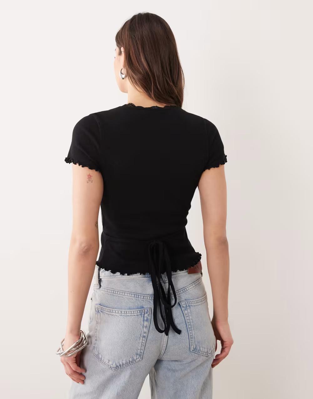 CZARNY TOP KRÓTKI RĘKAW ZIĄZANIE V-NECK