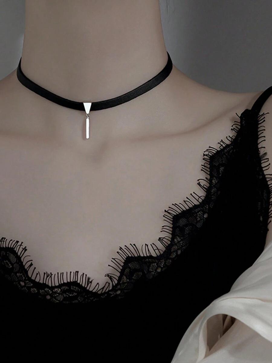 czarny naszyjnik zawieszka