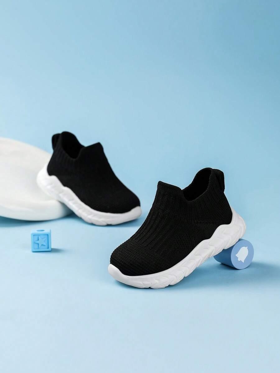 czarne wsuwane buty sportowe
