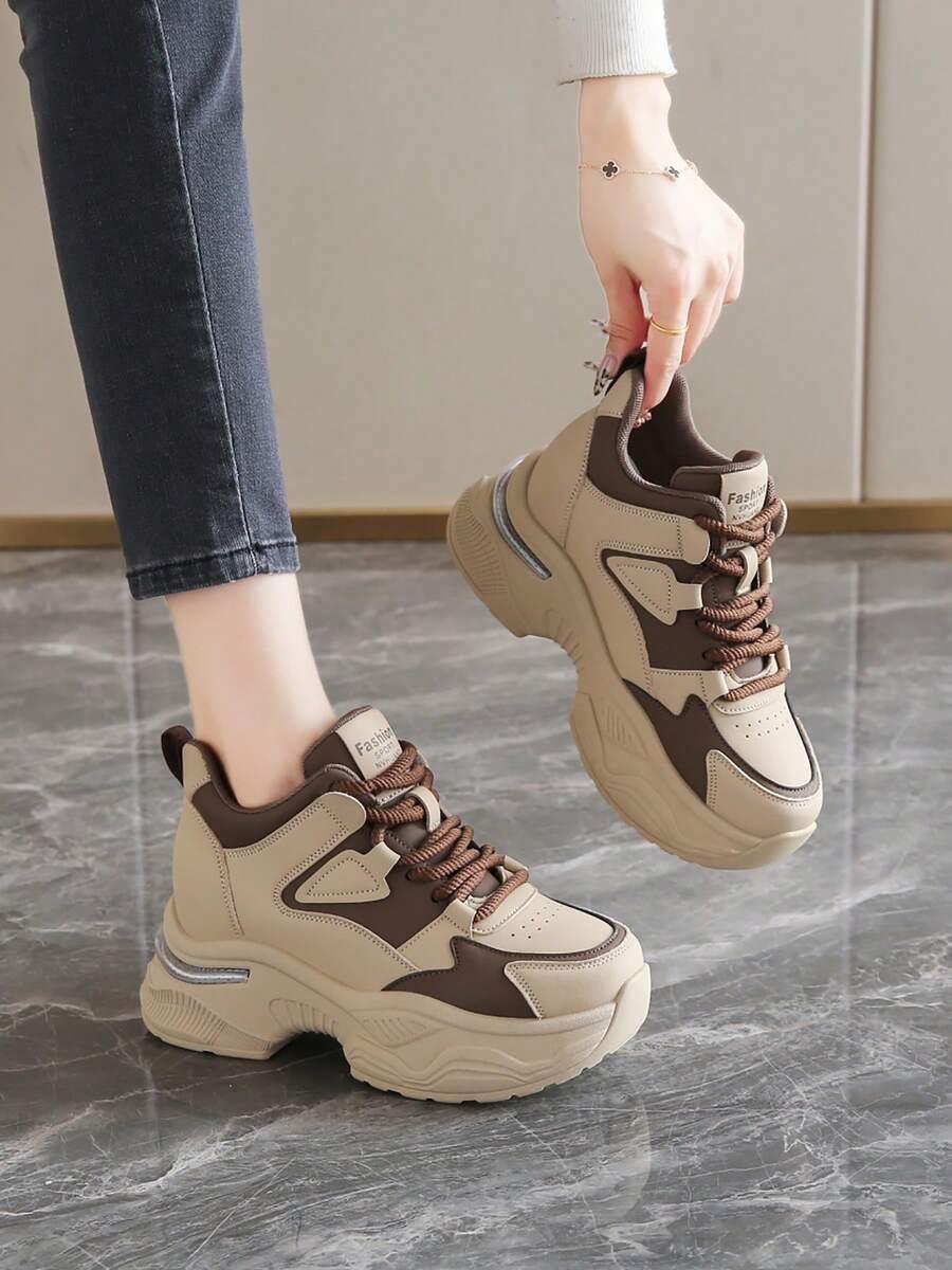 sznurowane buty sportowe