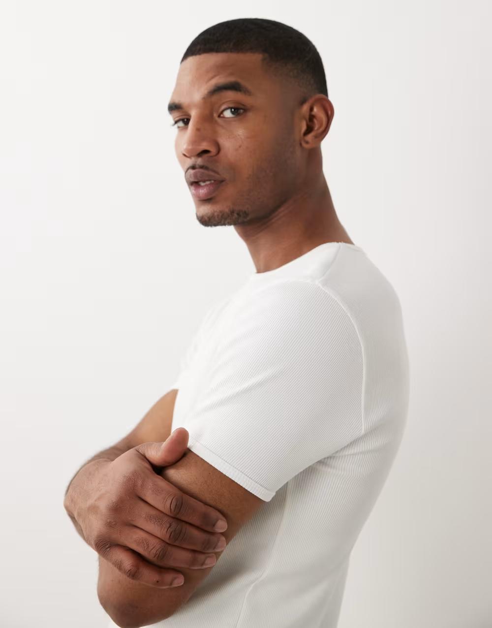 BIAŁY T-SHIRT OKRĄGŁY DEKOLT