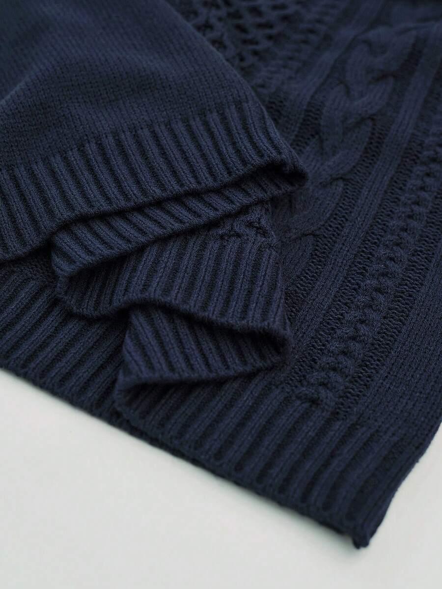 granatowy sweter wzór