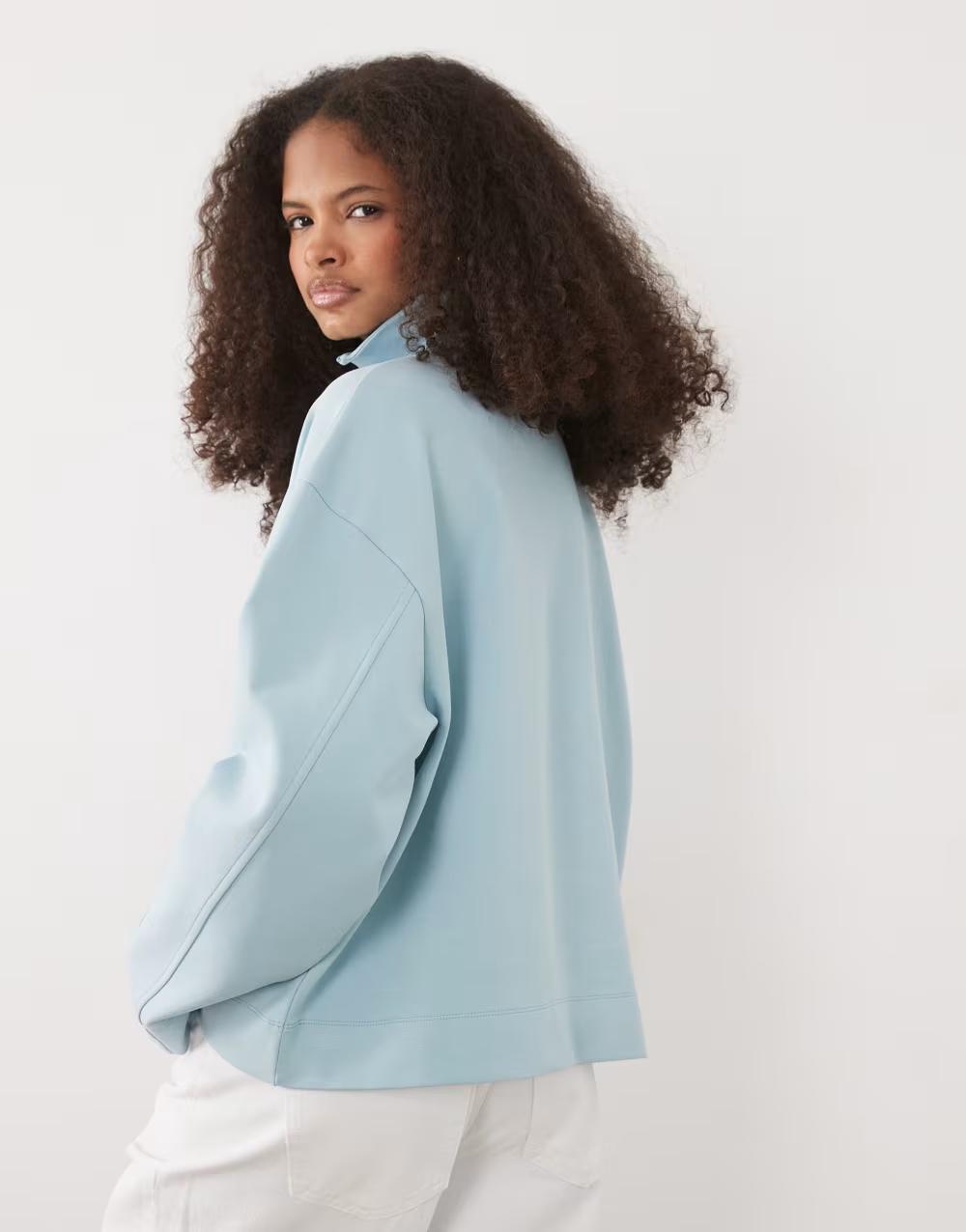 niebieska bluza stójka zip
