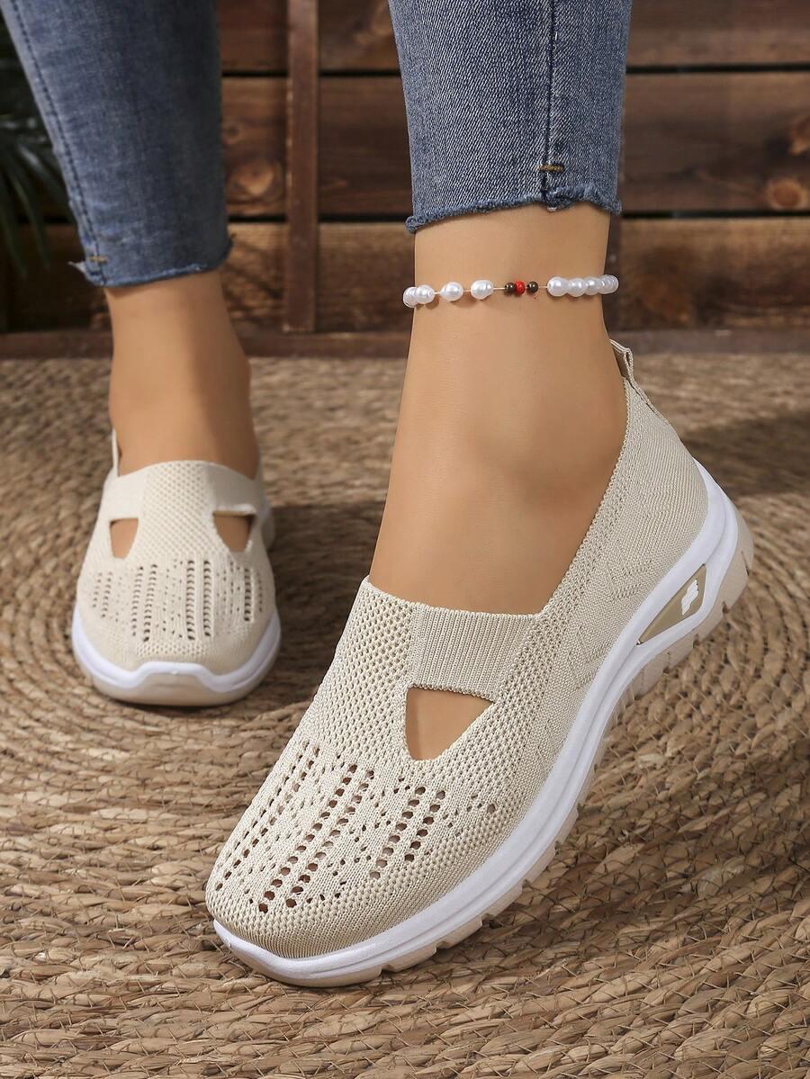 beżowe sportowe buty