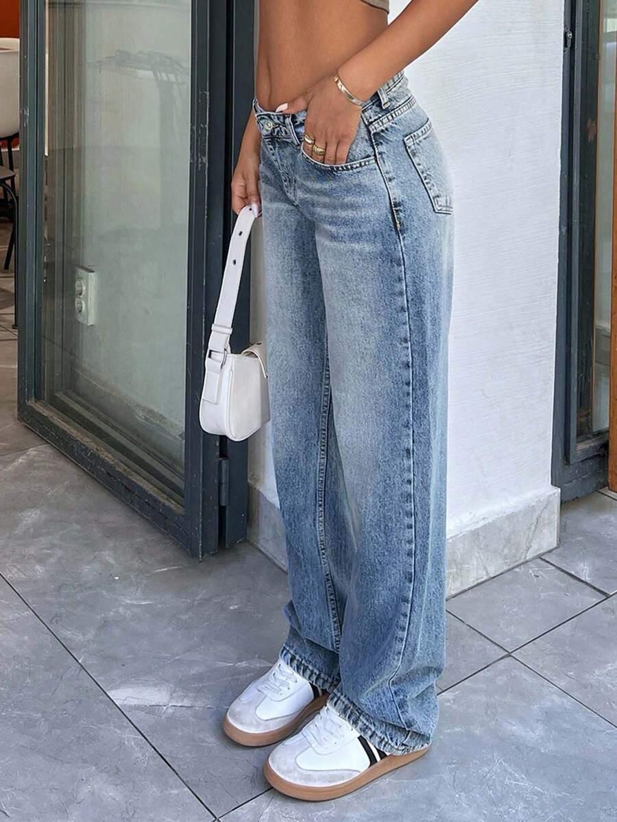 niebieskie spodnie jeans 