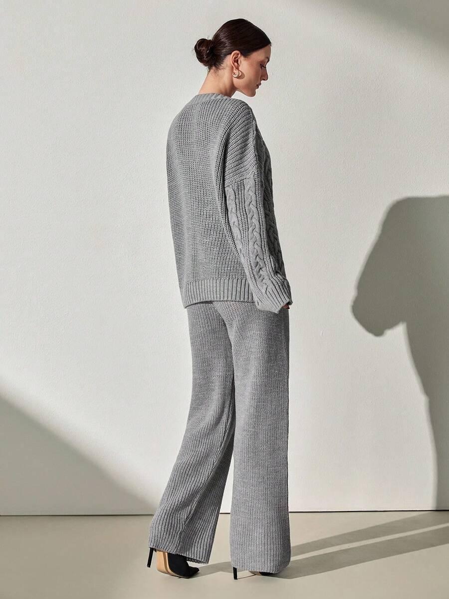 szary komplet sweter spodnie 