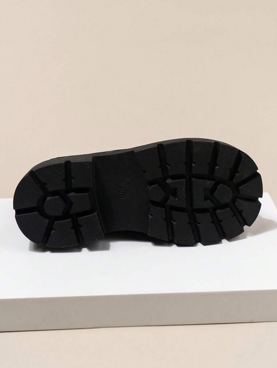 CZARNE LAKIEROWANE WSUWANE MOKASYNY ZDOBIENIE
