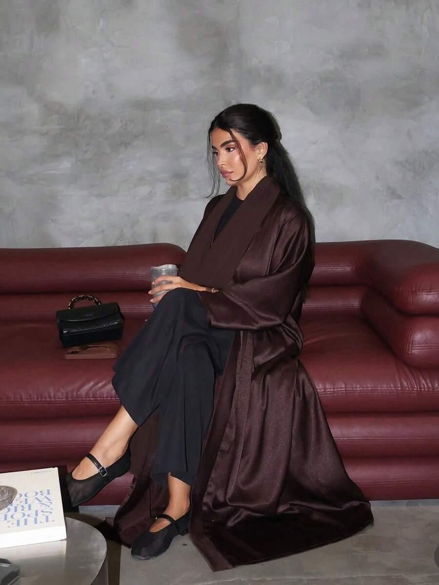 brązowa satynowa narzutka