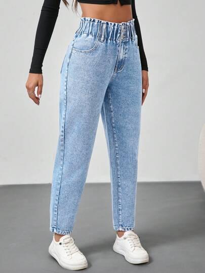 niebieskie spodnie jeans