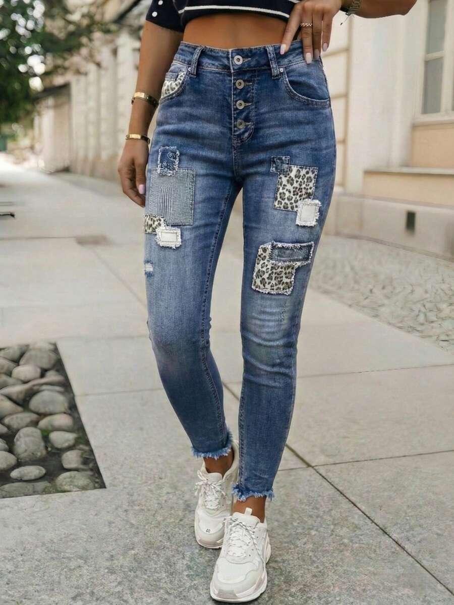 niebieskie spodnie jeans 