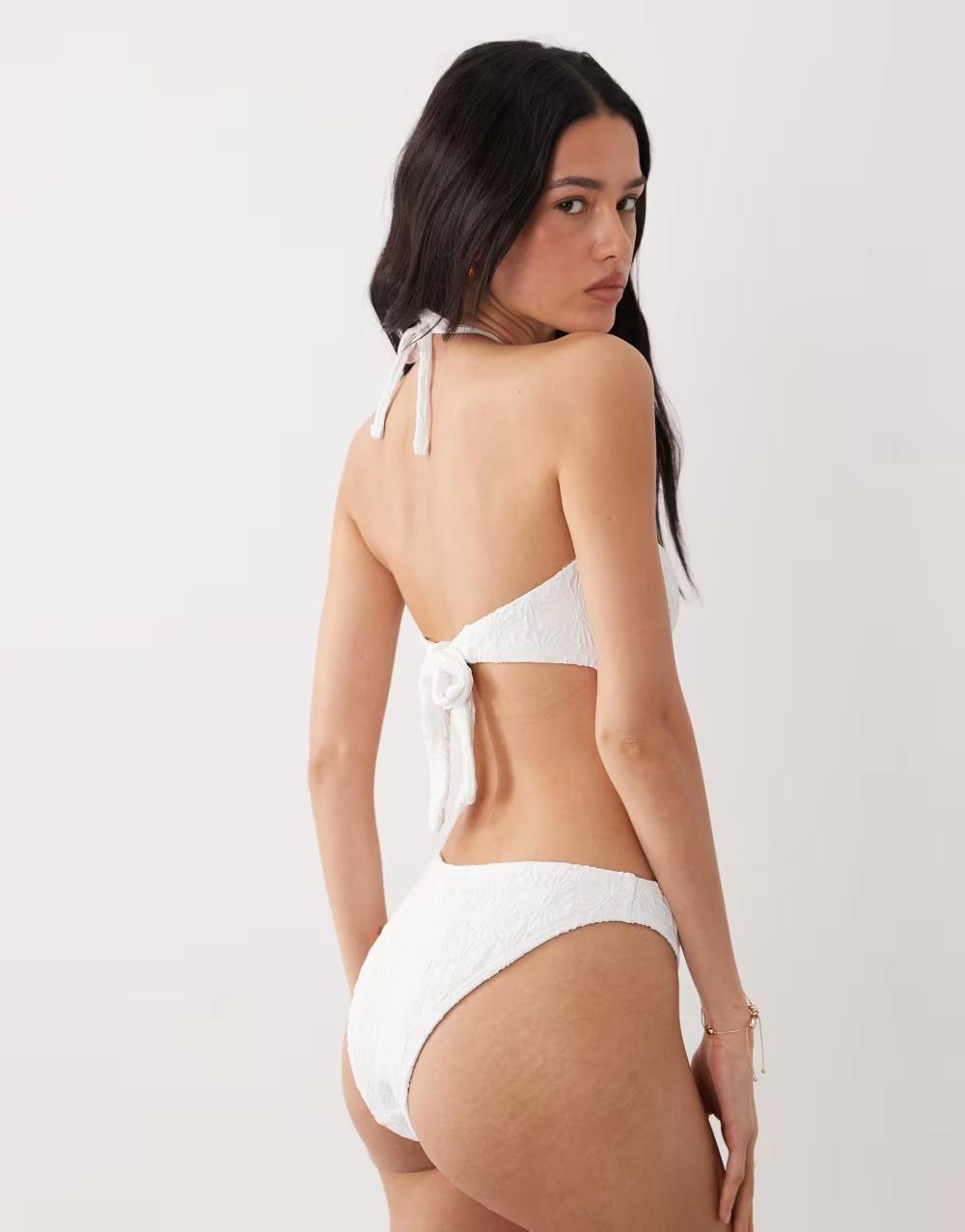 biały dół od bikini  tekstura