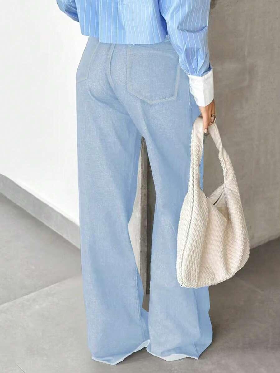 Niebieskie spodnie jeans