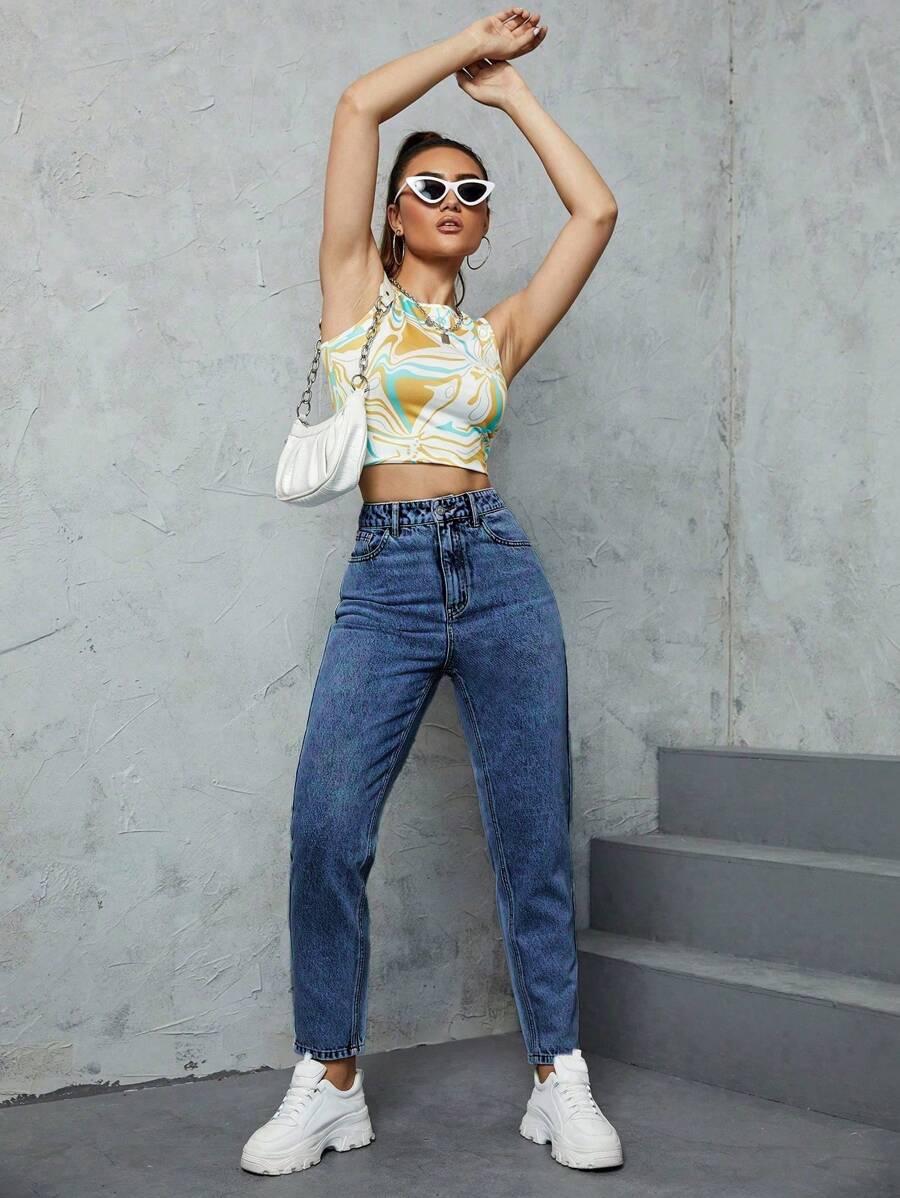 niebieskie spodnie jeans