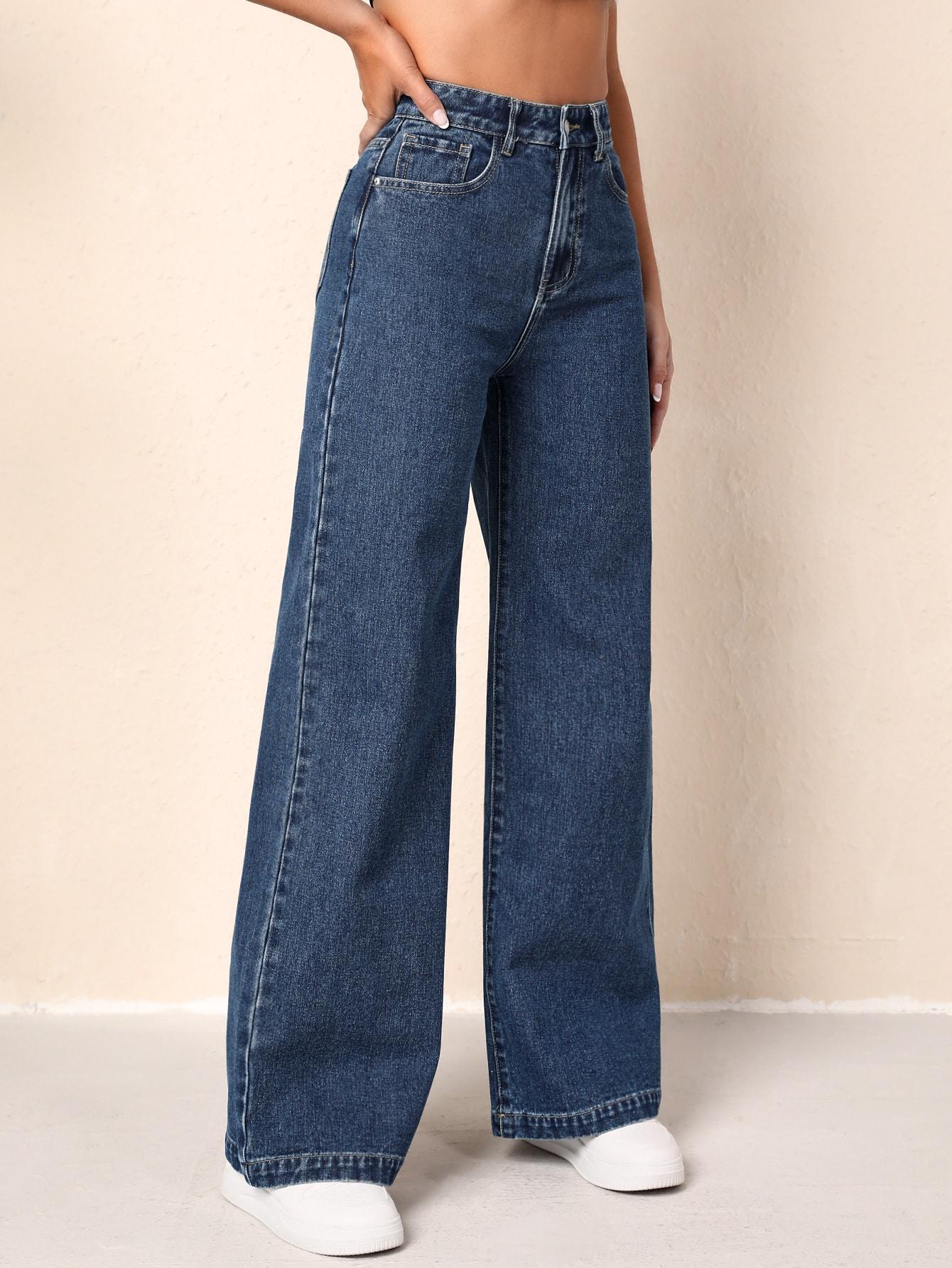 niebieskie spodnie jeans
