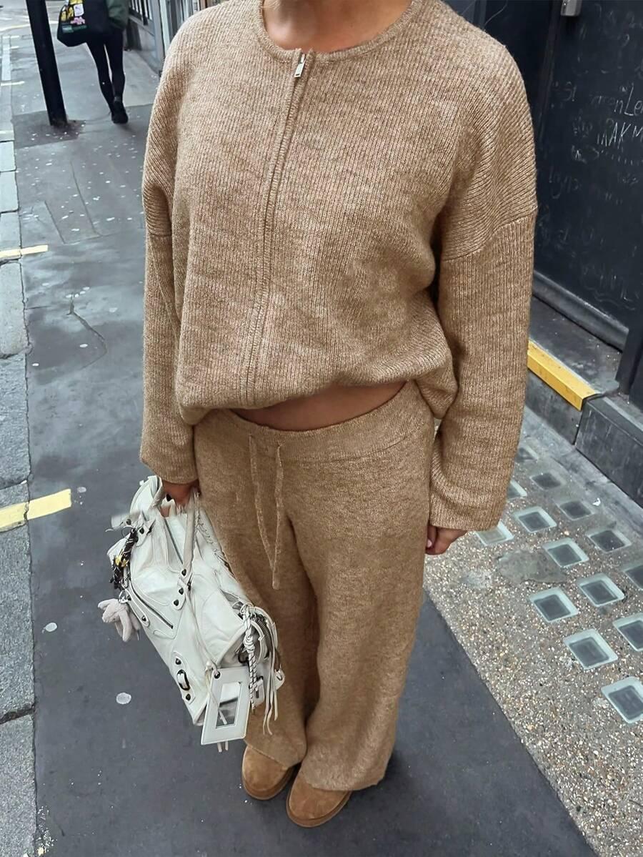 BRĄZOWY SWETER ZAMEK