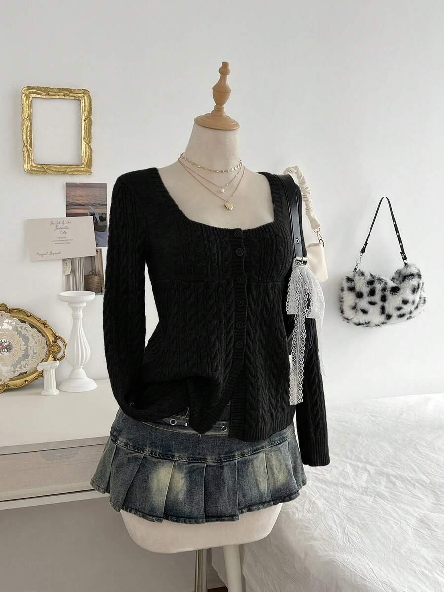 CZARNY SWETER GUZIKI