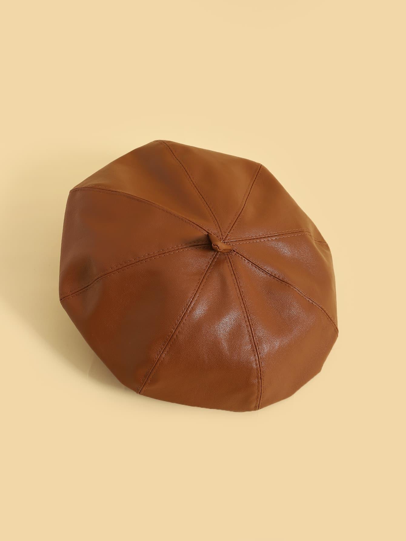 brązowy beret imitacja skóry