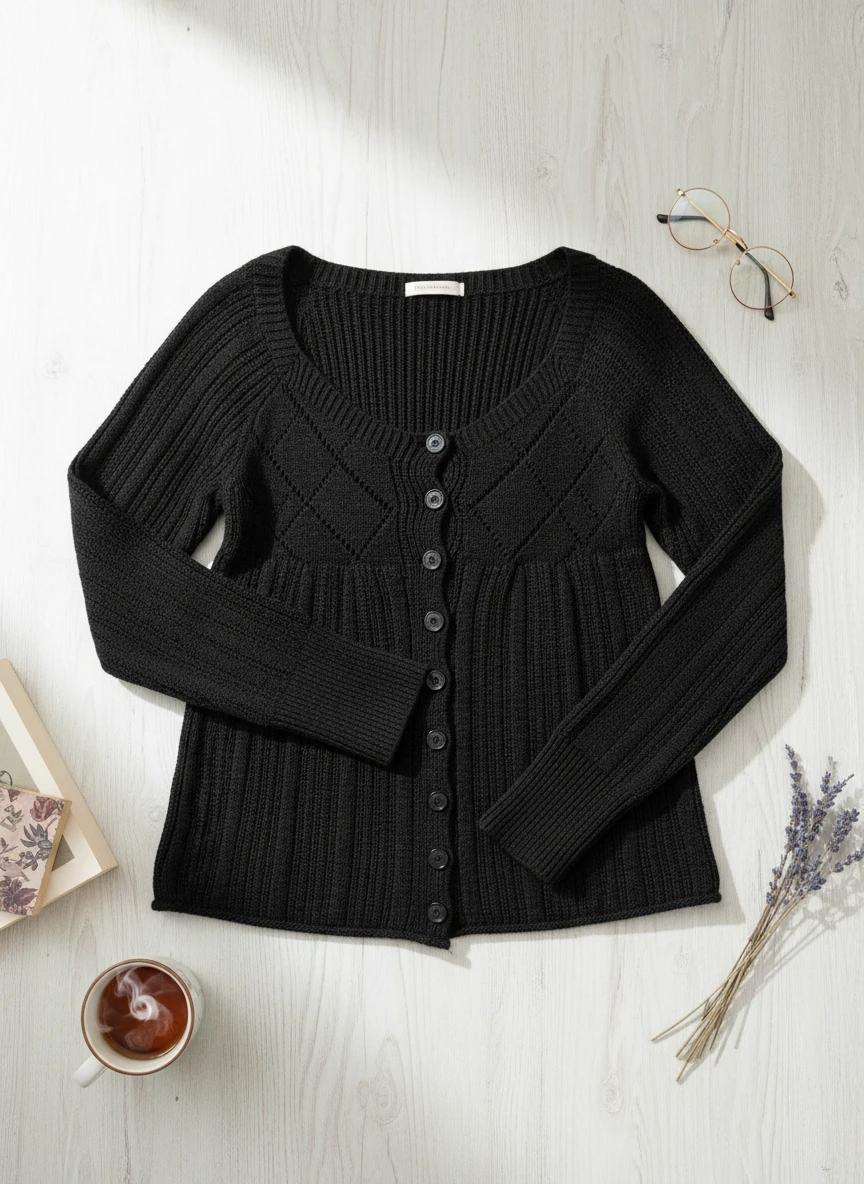 czarny sweter guziki