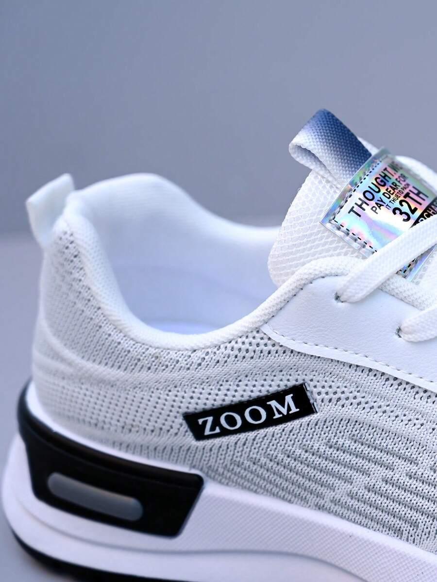 sznurowane buty sportowe