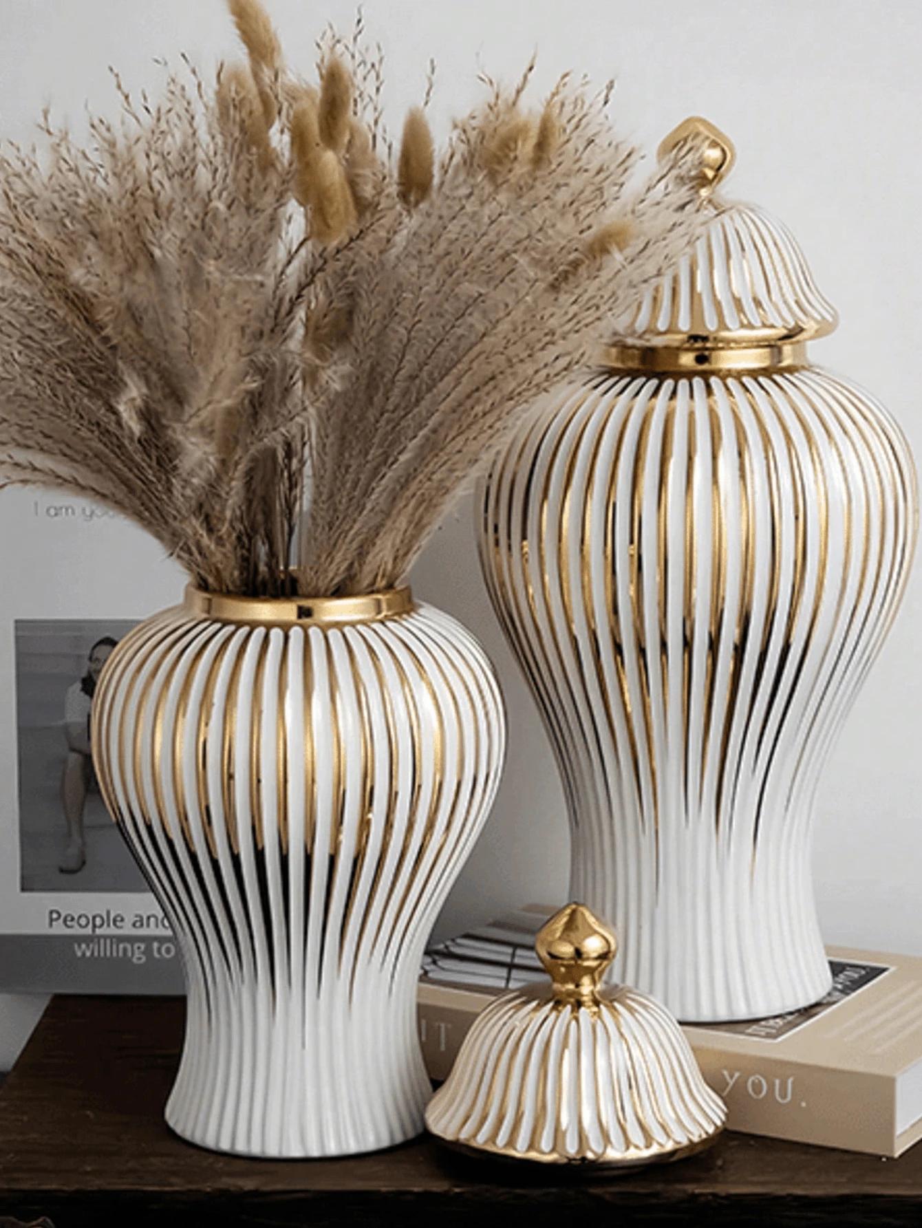 porcelanowy ozdobny wazon 