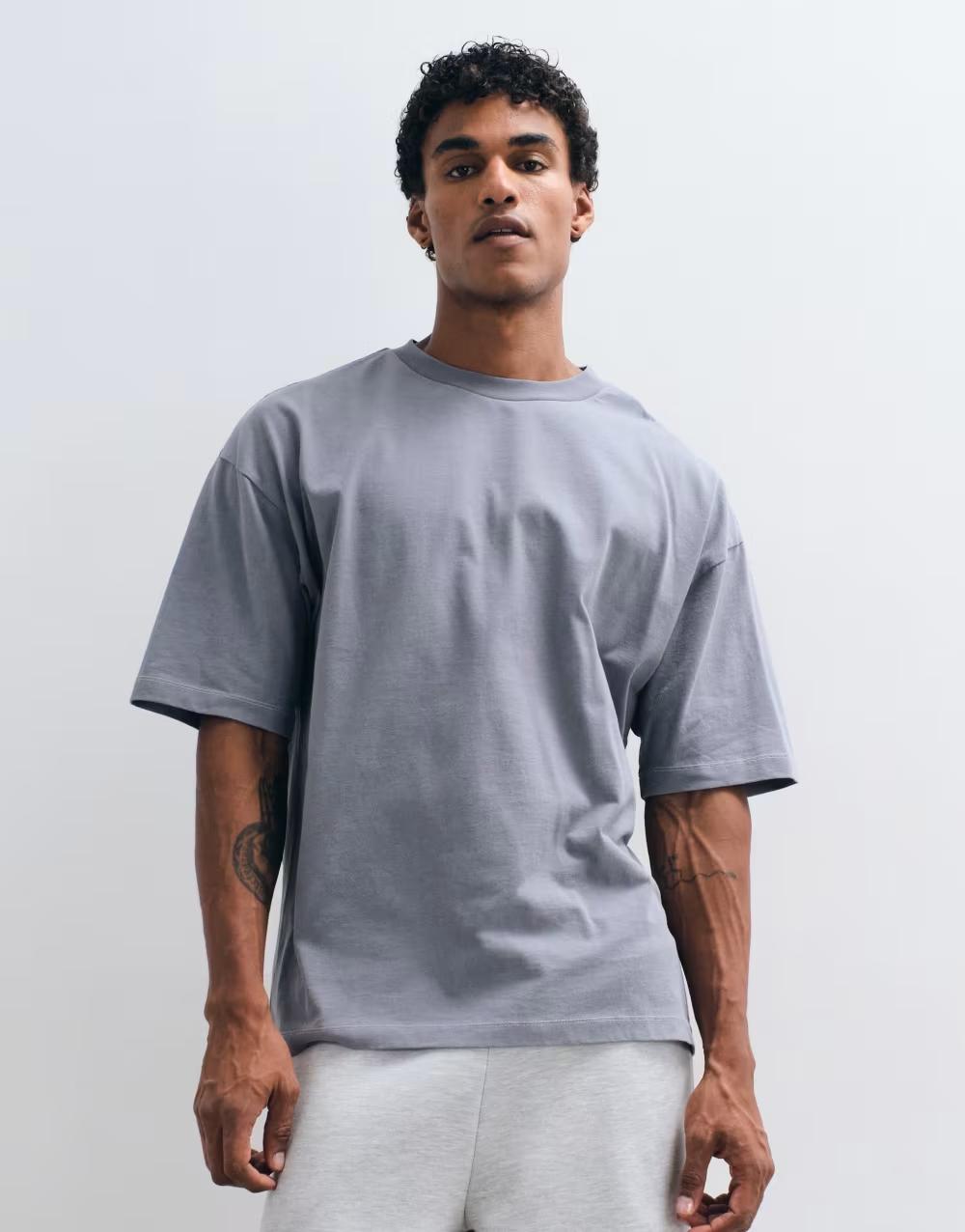 szary T-shirt okrągły dekolt nadruk