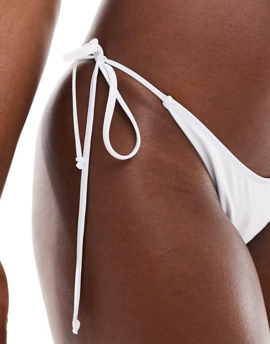 biały dół od bikini