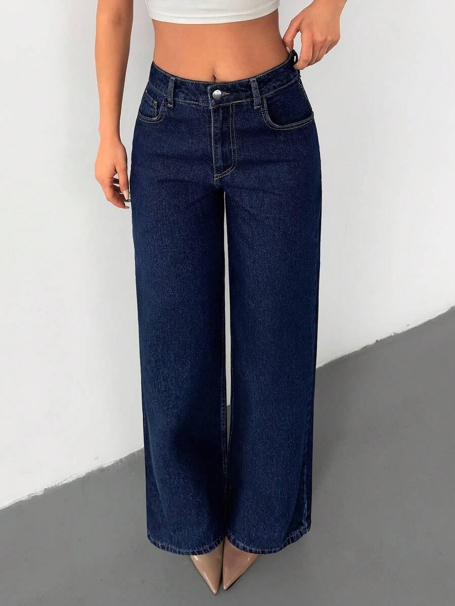 niebieskie spodnie jeans