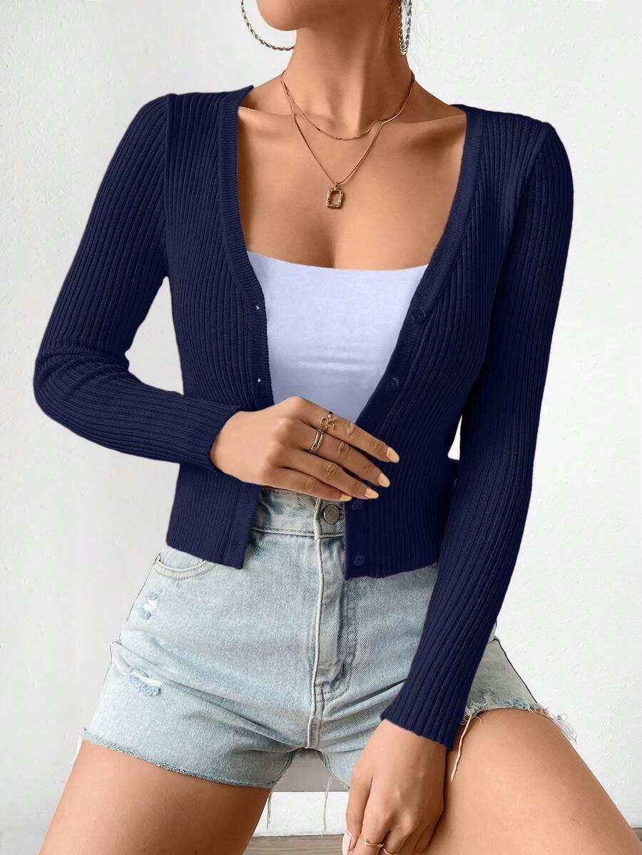 granatowy sweter guziki