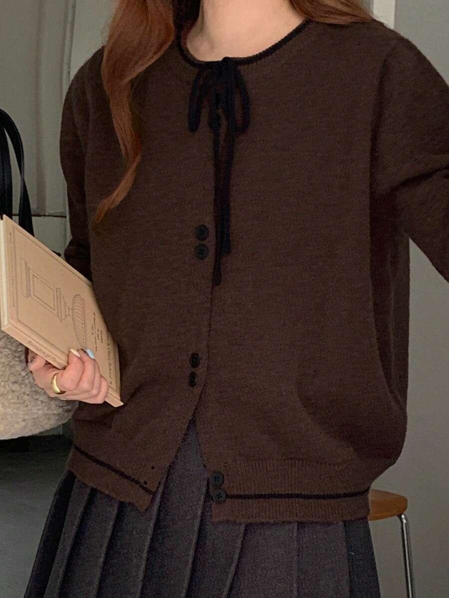 BRĄZOWY SWETER GUZIKI