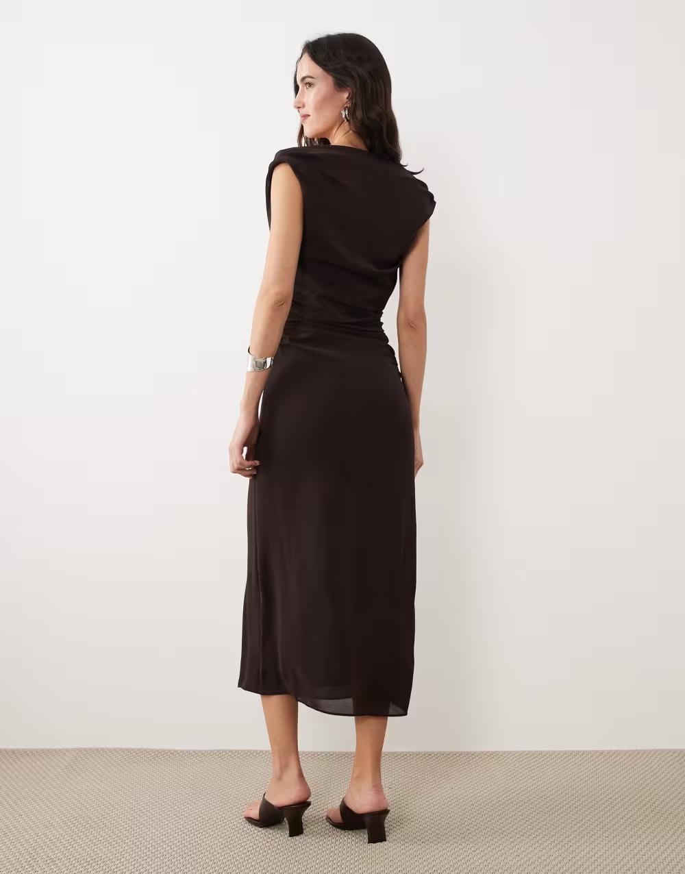 brązowa midi sukienka v-neck