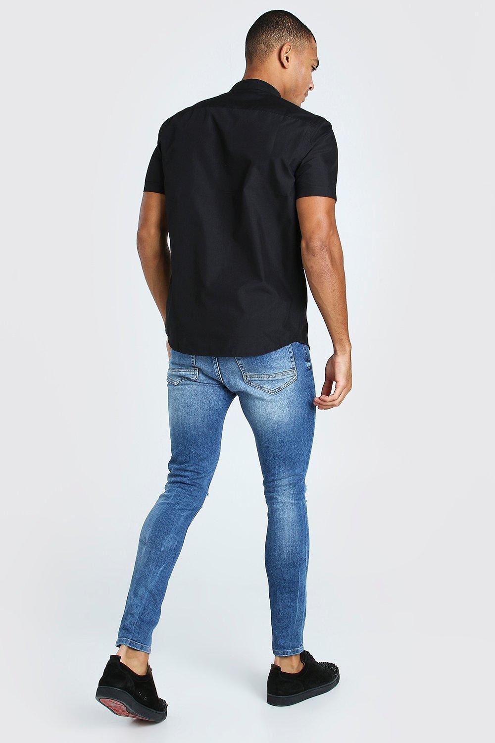 niebieskie spodnie jeans 