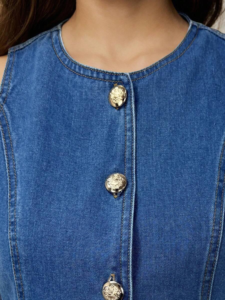 niebieskie spodnie jeans