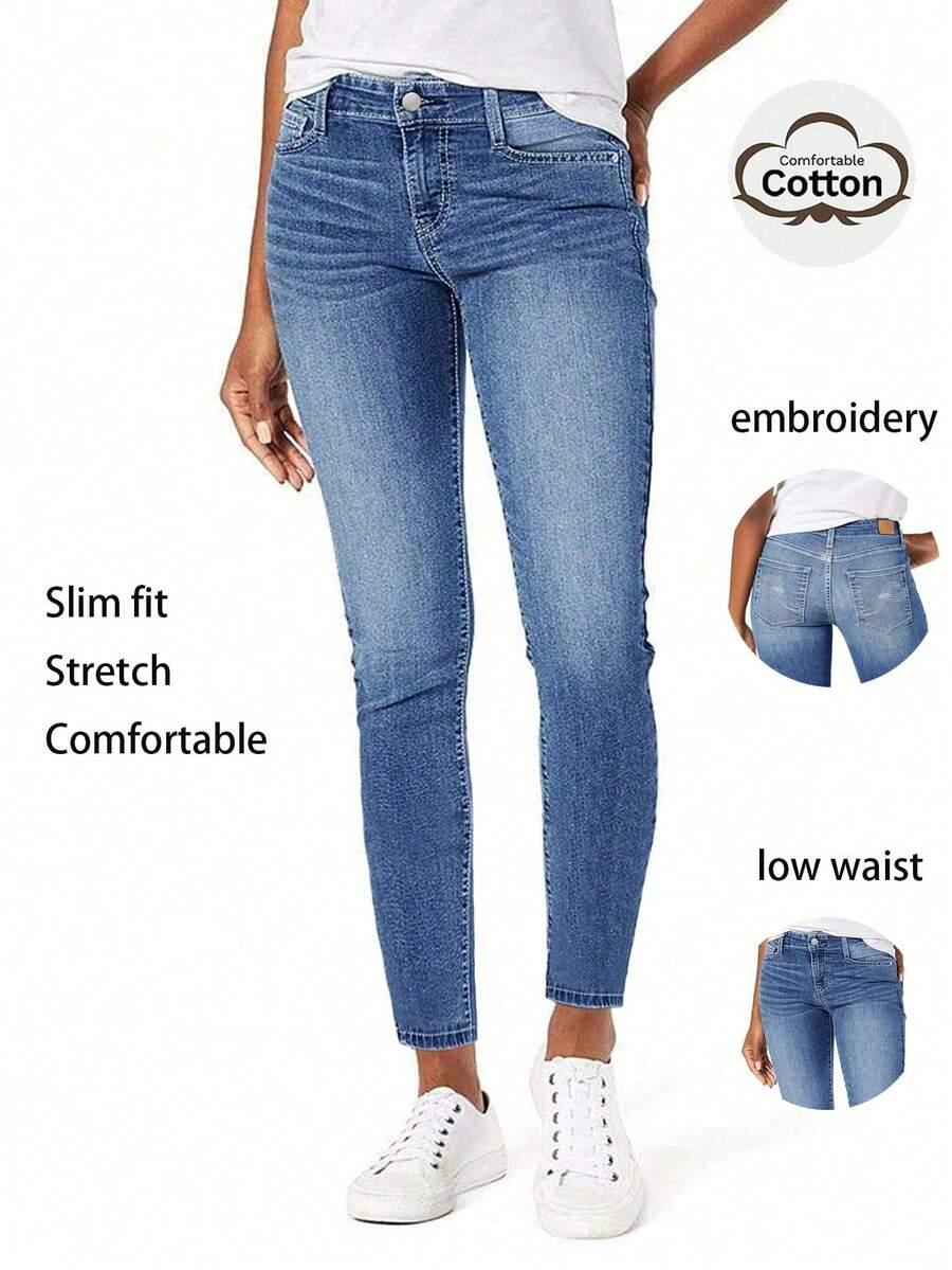 niebieskie spodnie jeans
