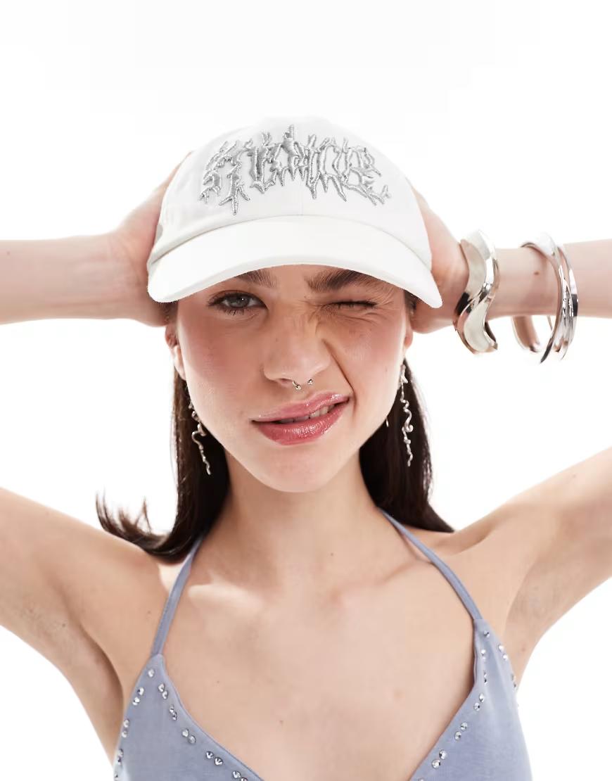 BIAŁA CZAPKA Z DZASZKIEM KASZKIETÓWKA 
